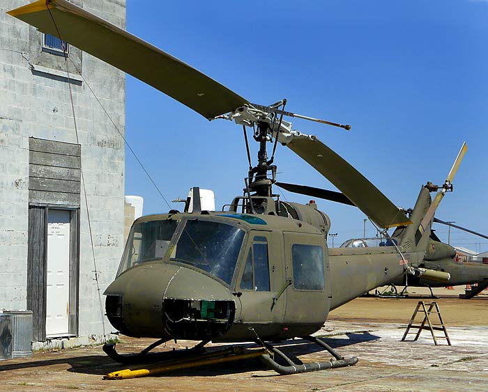 19BellUH1MHueyHelicopter