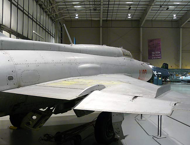 16 MiG-21