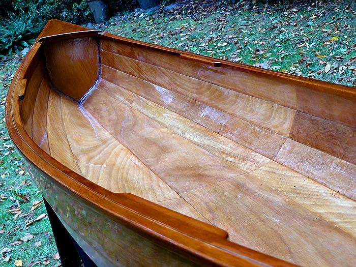  Lapstrake Canoe - First Coat of Varnish / 09 Sassafras Lapstrake Canoe