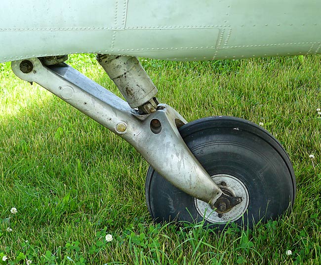 10C47TailWheel