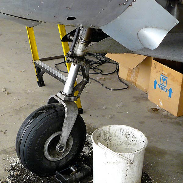 03RyanL17NoseGear