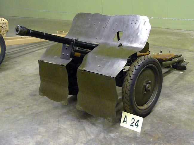 01SwedishM3837cmAntiTankGun