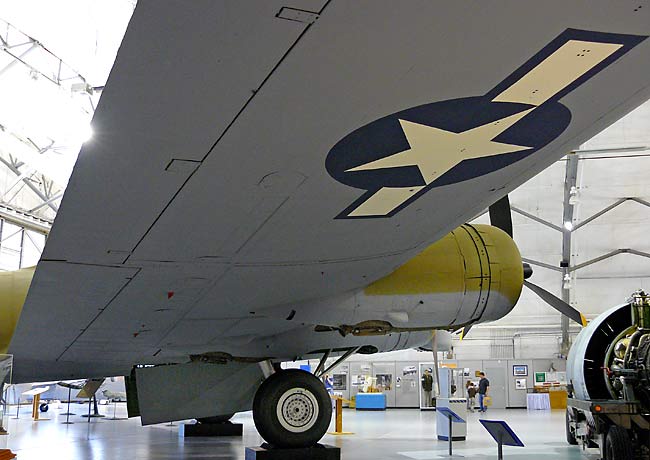 48BoeingB17GWing