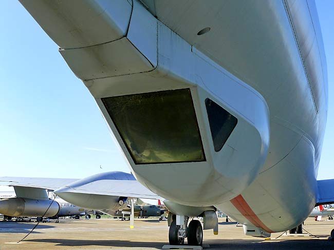05KC97RefuelingBoomCompartm