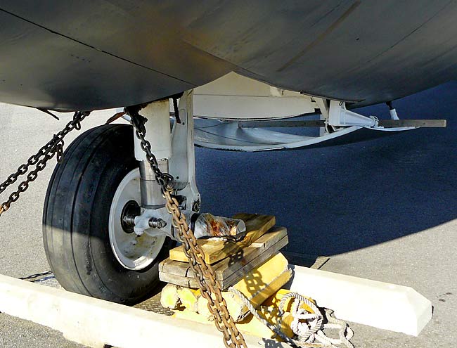 04C141FStarlifterNoseGear