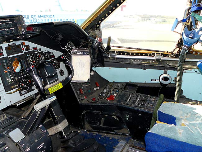 22C141FStarlifterCockpit