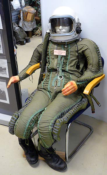 40RussianHighAltitudeSuit