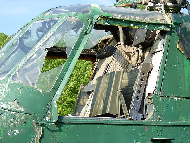 04SikorskyUH34HelicopterCockpit