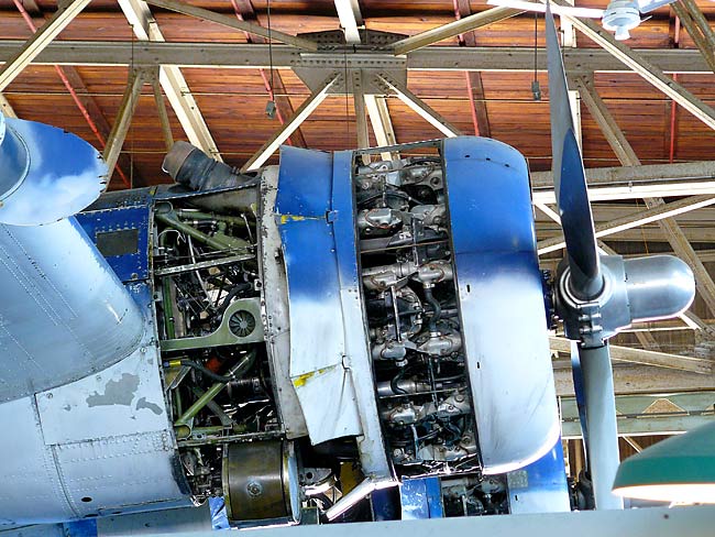 04PrattWhitneyR1830RadialEngine