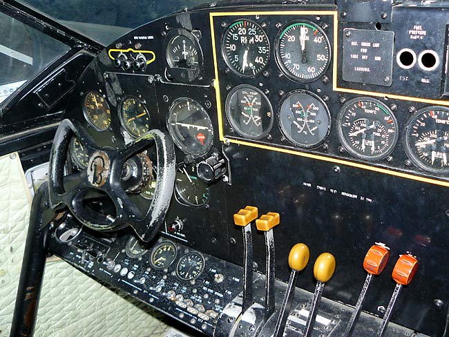 21BeechC45ExpeditorCockpit