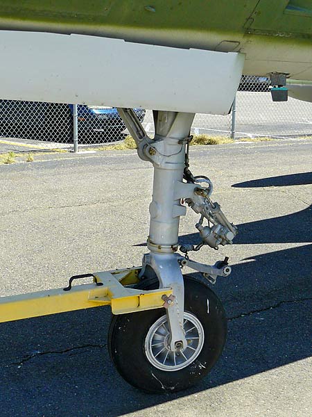 05F105ThunderchiefNoseGear