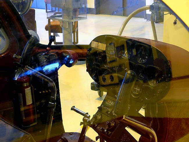 02Bell47HCockpit