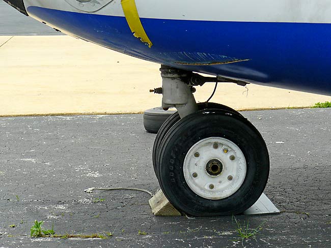 06Boeing360NoseGear