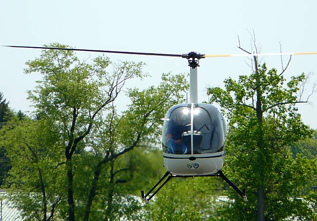 04RobinsonR22Helicopter