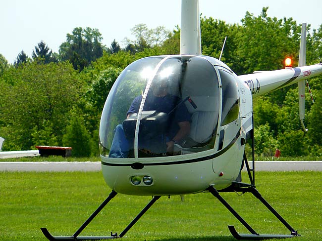 10RobinsonR22Helicopter