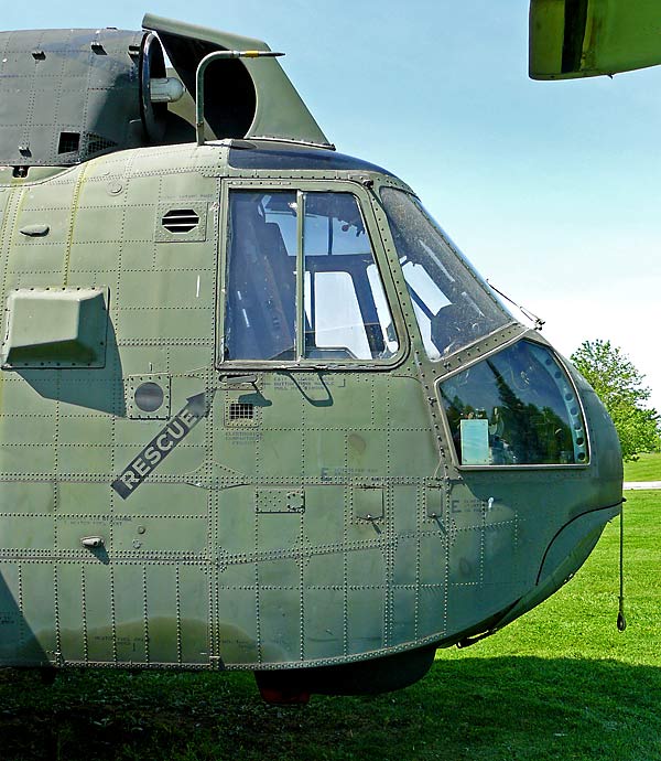 04SikorskySeaKingNose