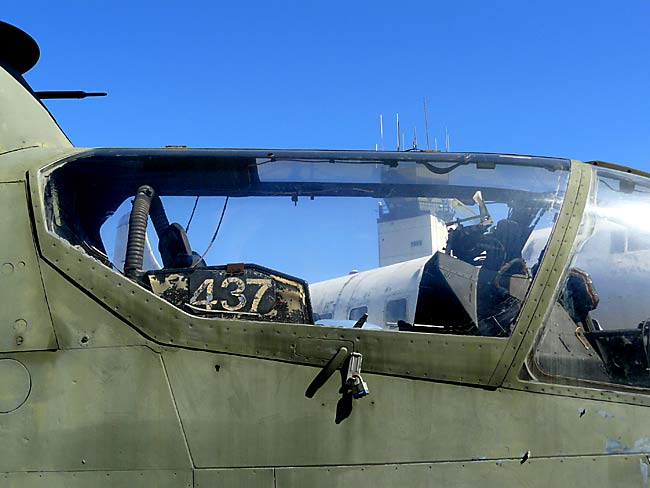 03CobraHelicopterCockpit