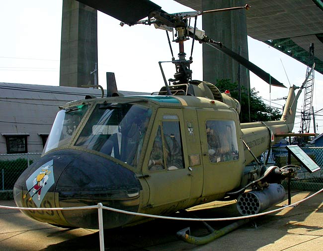 01Bell UH-1 Huey Helicopter