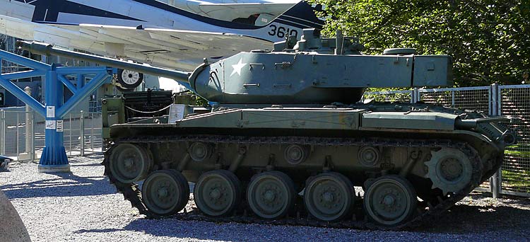 10M41WalkerBulldogTank