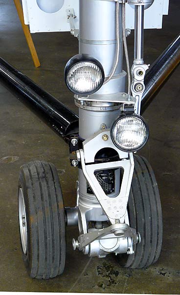 32AvroArrowNoseGear