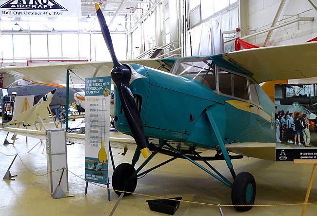 01DeHavillandHornetMoth