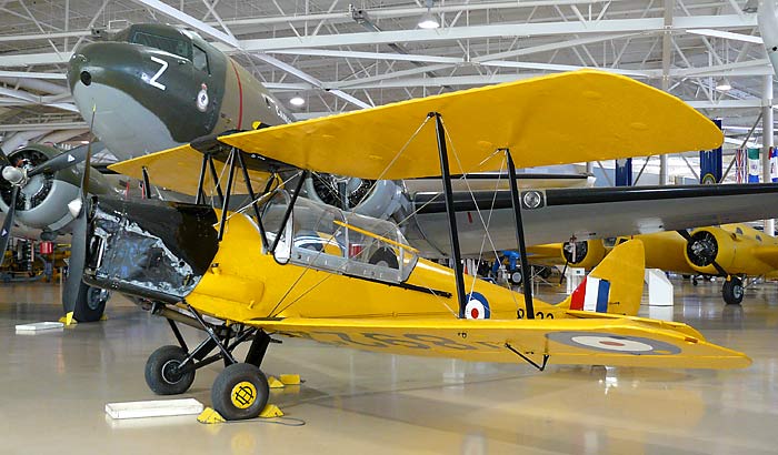 01DeHavillandTigerMoth