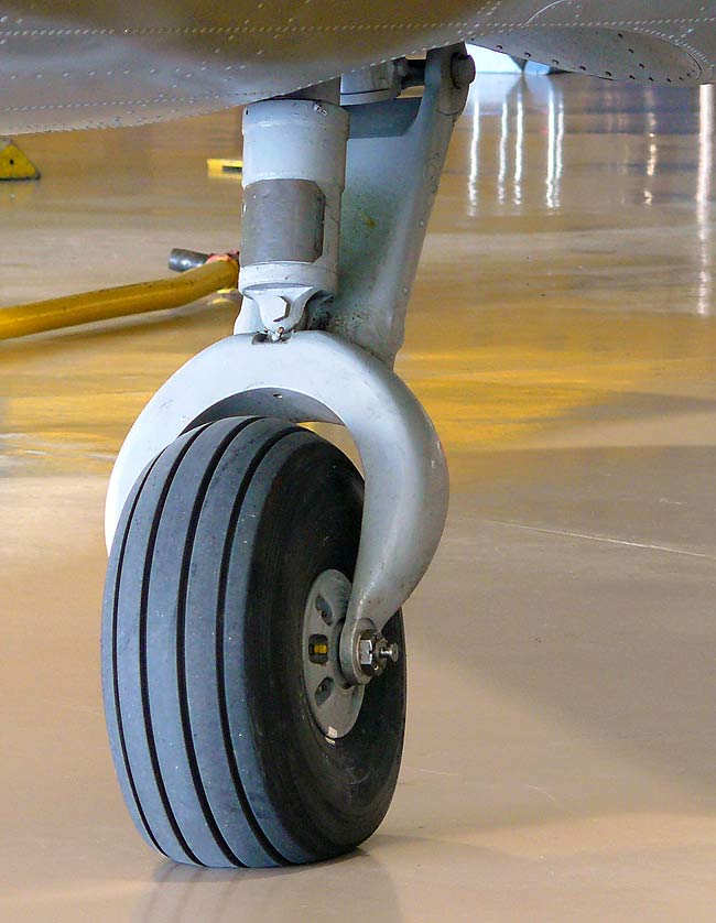 05DC3DakotaTailWheel