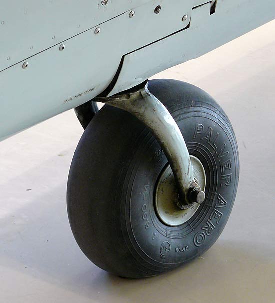 06FaireyFireflyTailWheel