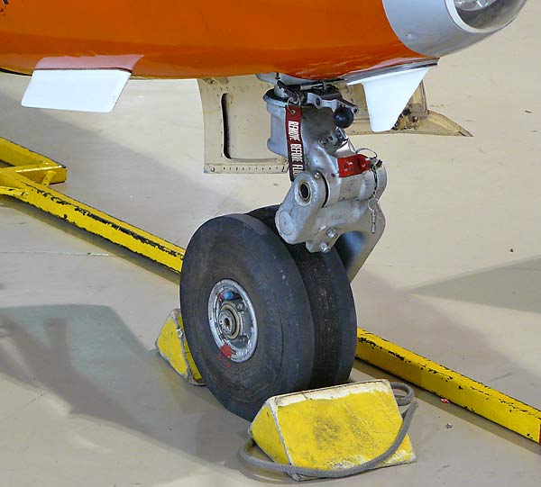 04FougaMagisterNoseWheel