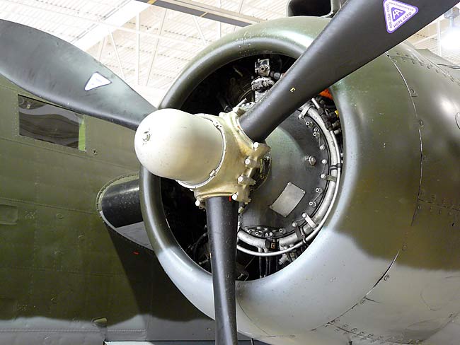 17B25WrightR2600RadialEngine