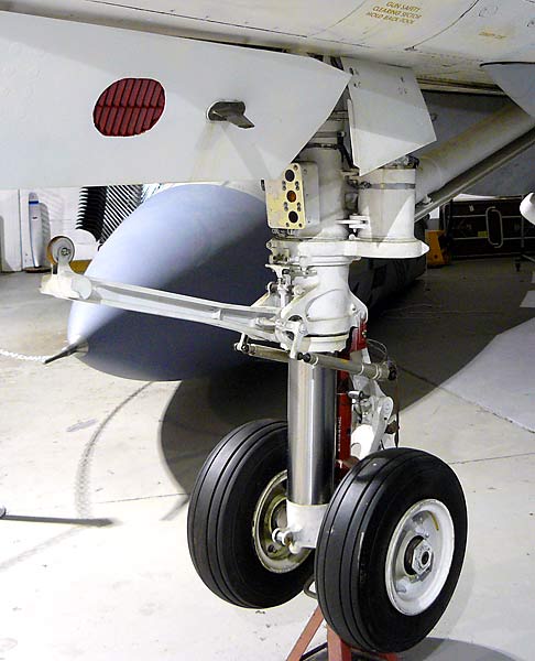 14F14TomcatNoseGear