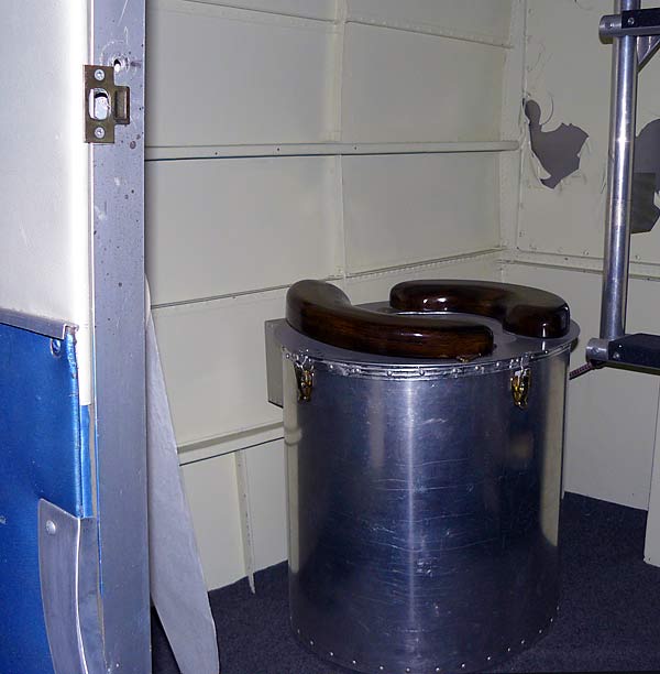 04GrummanGooseToilet