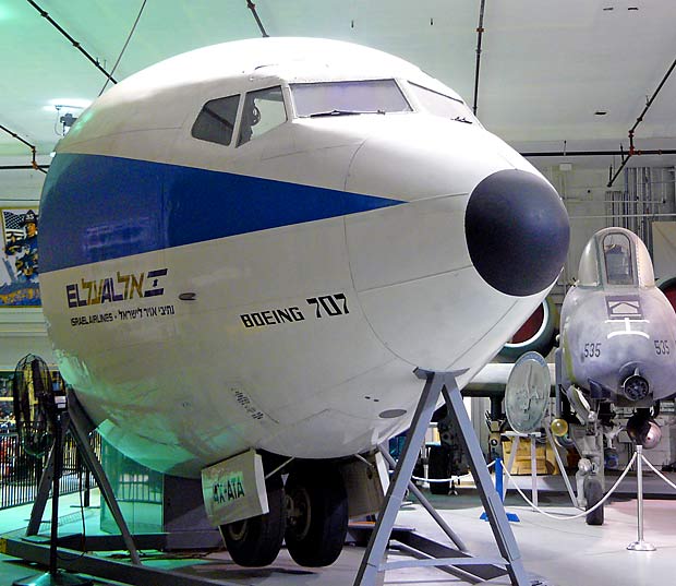 04Boeing707Nose