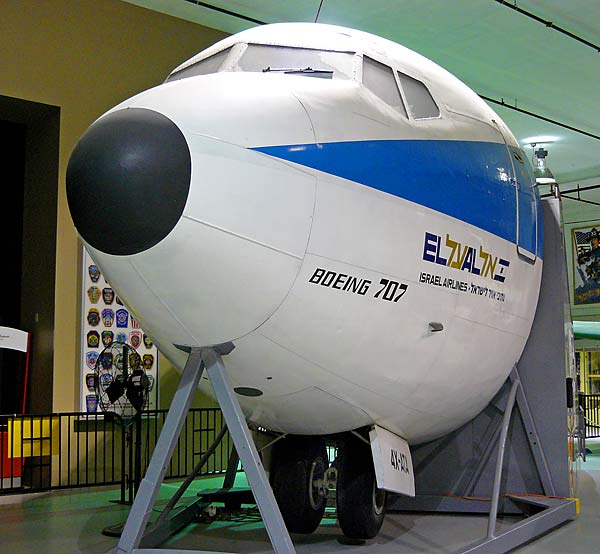 05Boeing707Nose