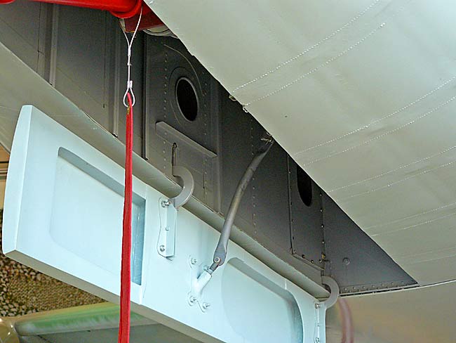 18WoodenNoseGearDoor