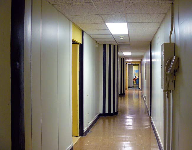 05DiefenbunkerHallway