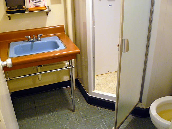 09PrimeMinistersBathroom