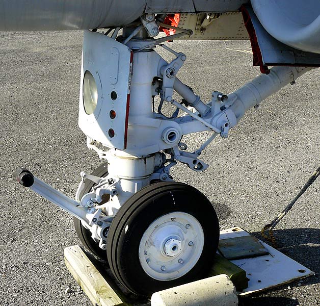 07A6EIntruderNoseGear