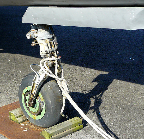 07MiG21NoseGear