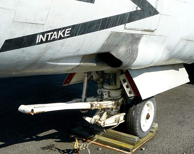 04A7ECorsairNoseGear