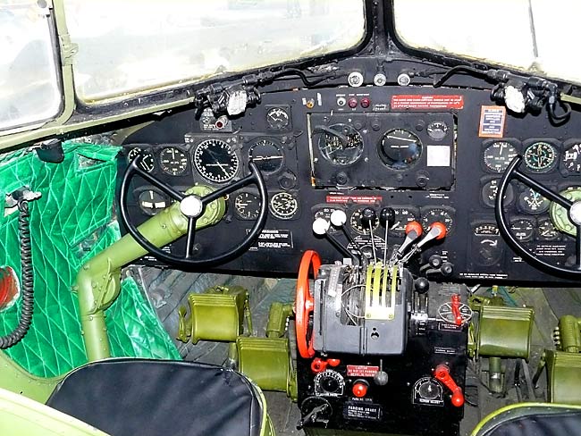 25C47Cockpit