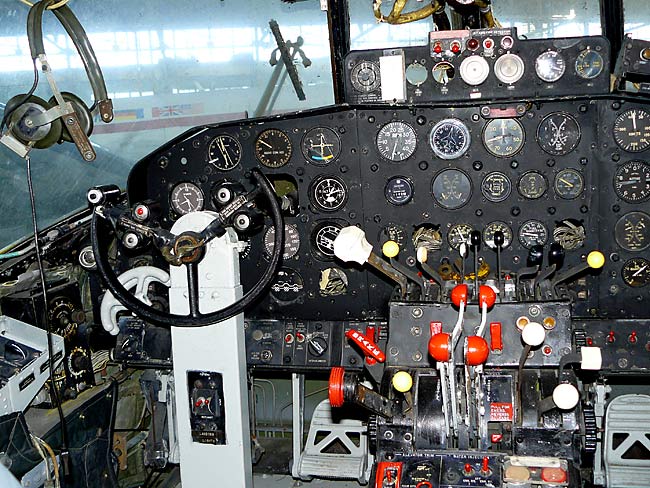 31LockheedP2VCockpit