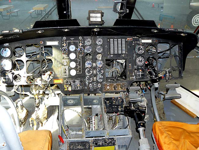 16SikorskyHH3FHelicopterCockpit