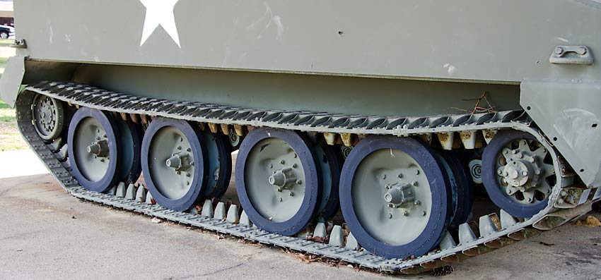 06M114TankTracks