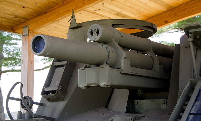 04M7Priest105mmHowitzer