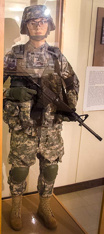 46DesertArmyCombatUniform2004