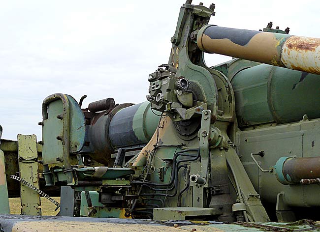 04M110HowitzerGunnersPositi