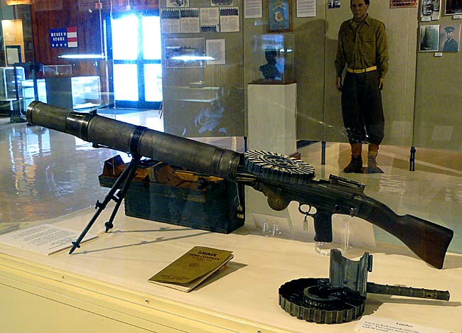 08 Lewis Machine Gun