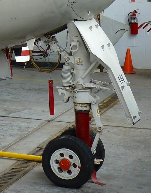 06S2TrackerNoseGear