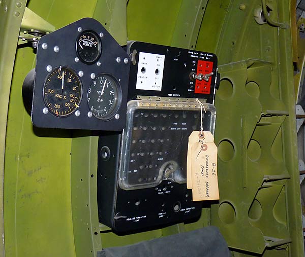 08B26InstrumentPanel